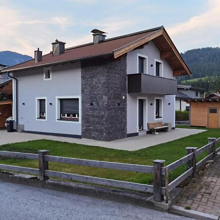 Ferienhaus Esila フィーバーブルン エクステリア 写真